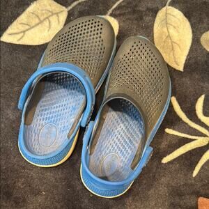 CROCS Blue and Black Sandals with Ventilated Design J1